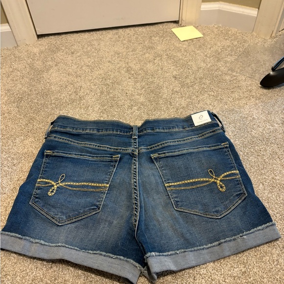 Denizen from Levi’s High Rise Shortie - Picture 2 of 3